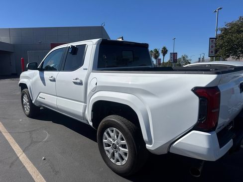 Used 2025 Toyota Tacoma SR5 AWD/4WD image 5