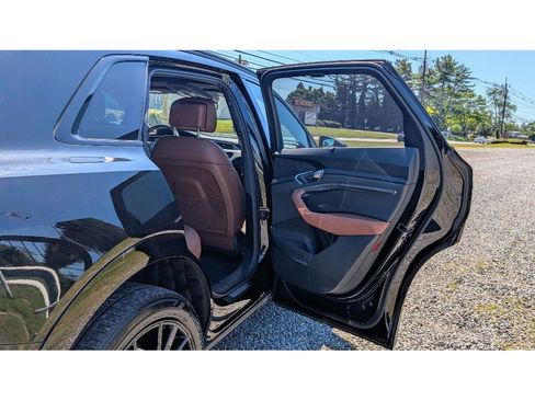 Used 2023 Audi e-tron Chronos image 12