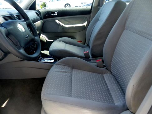 Used 2005 Volkswagen Jetta GL image 17