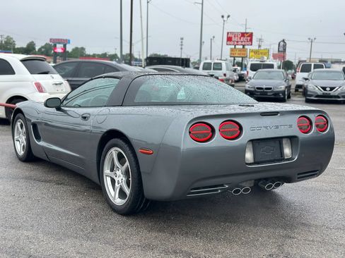Used 2004 Chevrolet Corvette Coupe w/ Preferred Equipment Group RWD image 9