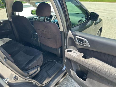 Used 2015 Nissan Pathfinder S AWD/4WD image 17