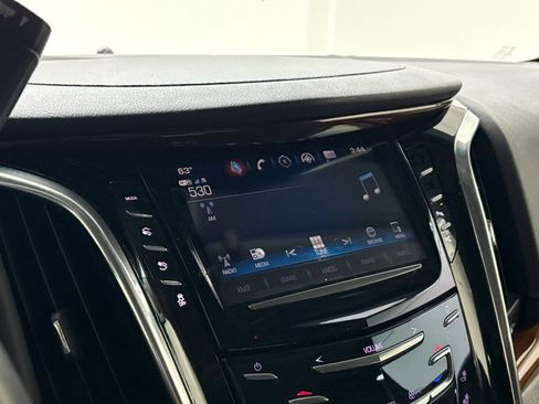 Used 2018 Cadillac Escalade Premium Luxury RWD image 23
