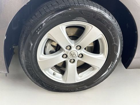 Used 2015 Toyota Sienna LE image 38