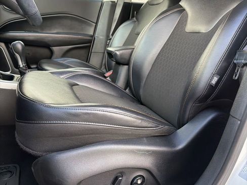 Used 2017 Jeep Compass Latitude w/ Popular Equipment Group AWD/4WD image 7