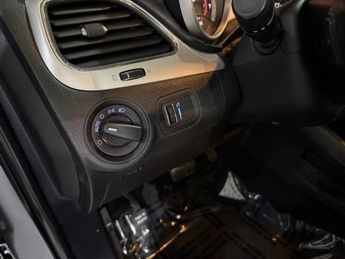 Used 2018 Dodge Journey SE w/ Blacktop Package FWD image 13