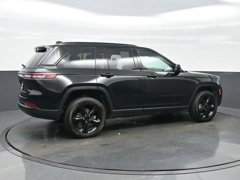 Used 2024 Jeep Grand Cherokee Altitude image 6