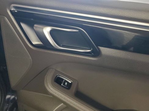 Used 2016 Porsche Macan S image 18