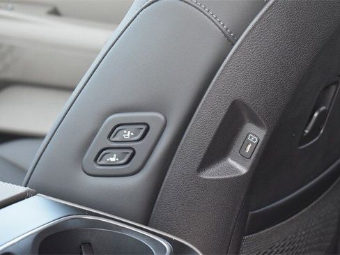 New 2026 Kia Carnival EX image 21