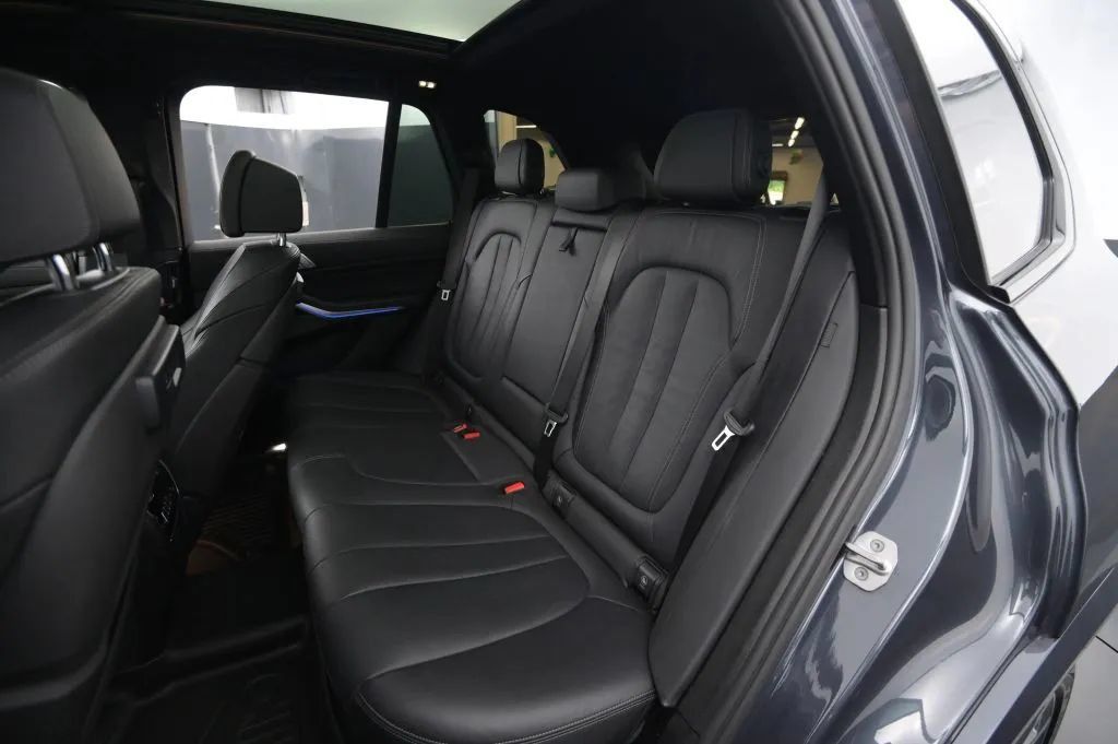 Used 2021 BMW X5 M50i AWD/4WD image 47