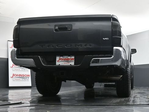 Used 2022 Toyota Tacoma TRD Off-Road image 38