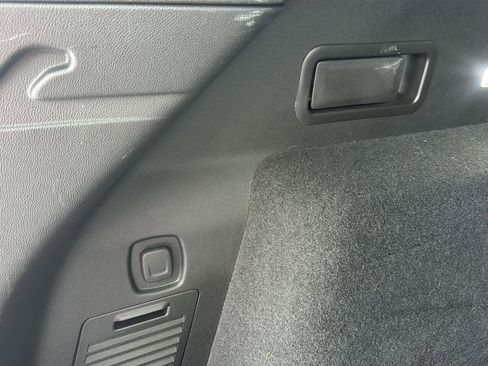 Used 2022 Cadillac XT5 Premium Luxury w/ Technology Package image 11