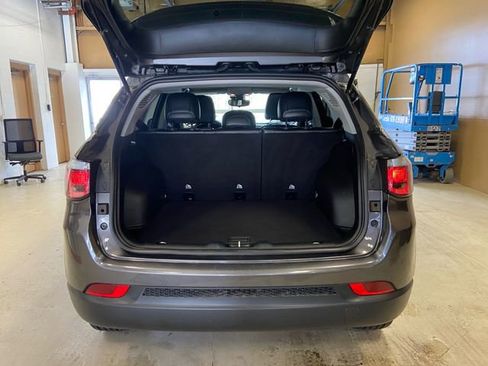 Used 2022 Jeep Compass Latitude image 24