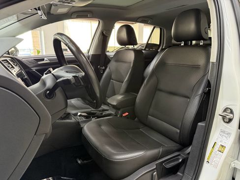 Used 2018 Volkswagen Golf 4-Door FWD image 11