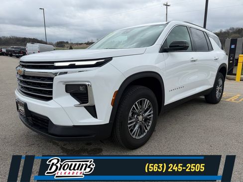 Used 2026 Chevrolet Traverse LT AWD/4WD image 1