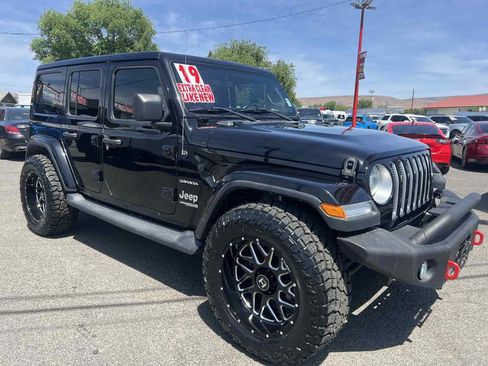 Used 2019 Jeep Wrangler Unlimited Sahara AWD/4WD image 4