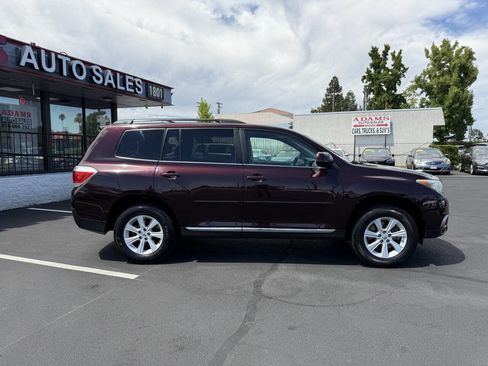 Used 2012 Toyota Highlander 4WD image 2