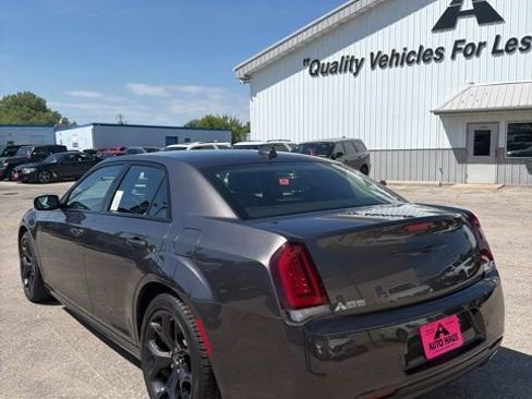 Used 2022 Chrysler 300 Touring L w/ Safetytec Plus Group RWD image 5