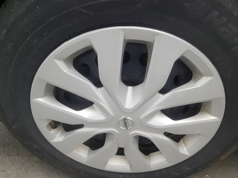 Used 2020 Nissan Rogue S FWD image 31