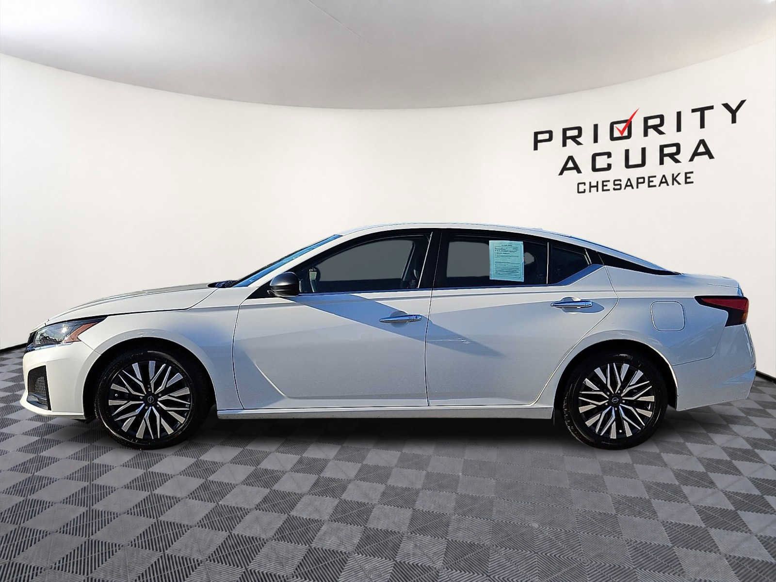 Used 2024 Nissan Altima 2.5 SV FWD image 7