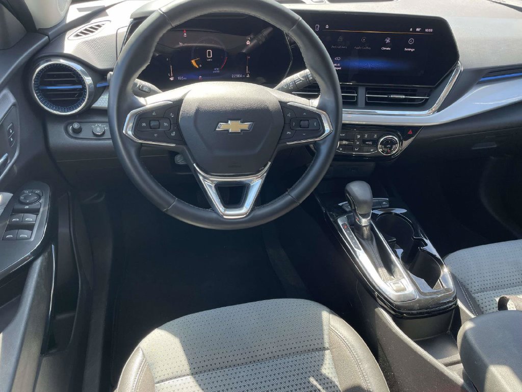Used 2025 Chevrolet Trax LT w/ LT Convenience Package FWD image 10