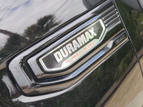 Used 2022 GMC Sierra 1500 Elevation w/ LPO, Elevation Black Package AWD/4WD image 8