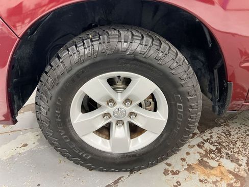 Used 2017 RAM 1500 Express RWD image 24
