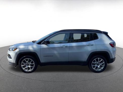 Used 2025 Jeep Compass Limited AWD/4WD image 9