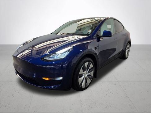 Used 2022 Tesla Model Y Long Range AWD/4WD image 2