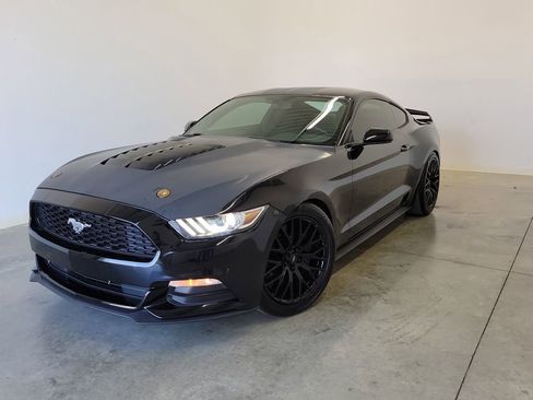 Used 2017 Ford Mustang Coupe RWD image 26