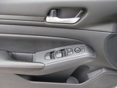 Used 2024 Nissan Altima 2.5 SV FWD image 21
