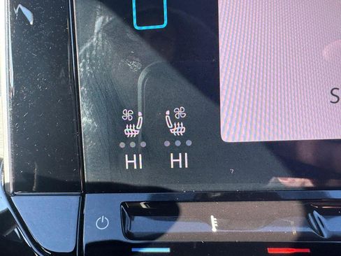 Used 2025 Volkswagen Atlas Cross Sport SE image 21