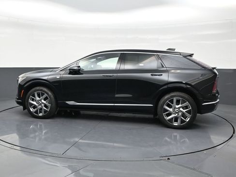 Used 2025 Cadillac Optiq Luxury 1 image 2