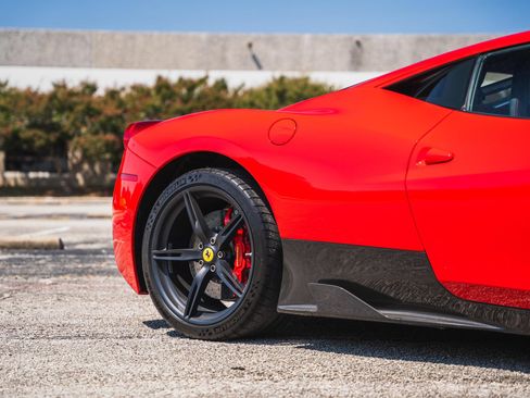 Used 2015 Ferrari 458 Speciale Coupe RWD image 34