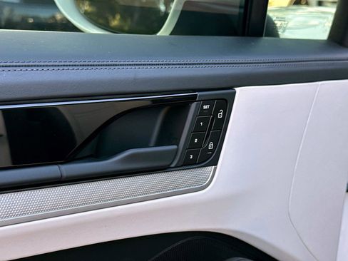 Used 2024 Porsche Cayenne image 18