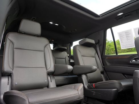 Used 2021 Chevrolet Tahoe High Country w/ Premium Package 2 AWD/4WD image 34