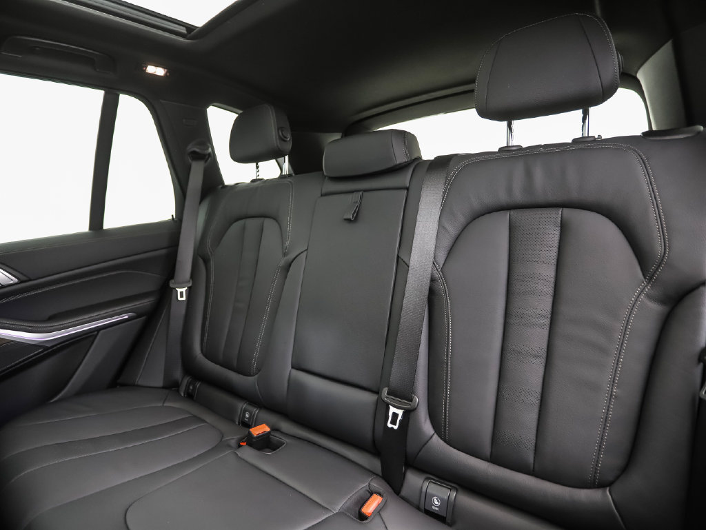 Used 2022 BMW X5 xDrive40i w/ Premium Package AWD/4WD image 23