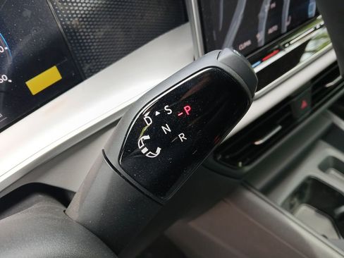 New 2026 Volkswagen Tiguan SE R-Line image 23