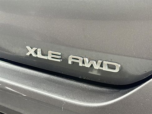 Certified 2024 Toyota Highlander XLE image 11