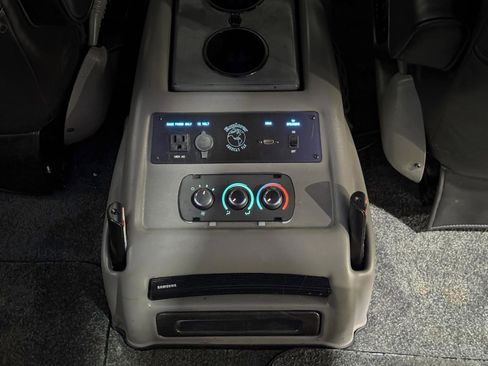 Used 2017 Chevrolet Express 2500 Extended RWD image 22