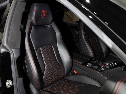 Used 2021 Lamborghini Urus AWD/4WD image 31