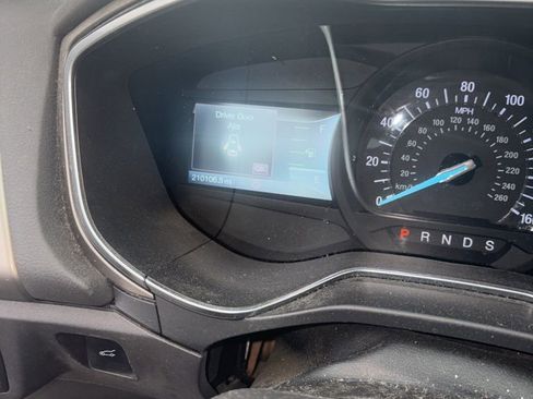 Used 2014 Ford Fusion SE w/ Equipment Group 202A image 13