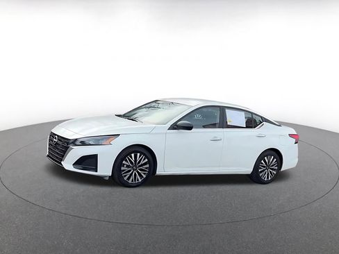 Used 2025 Nissan Altima 2.5 SV image 7