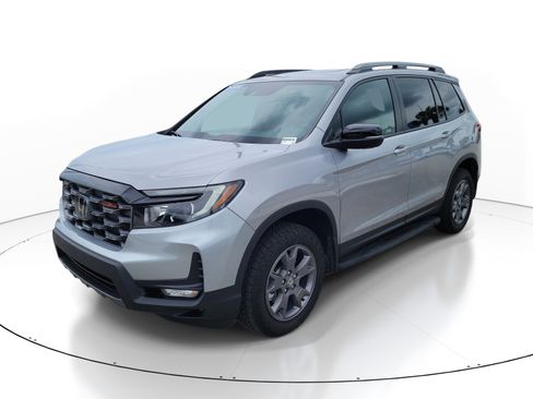 Certified 2024 Honda Passport TrailSport image 3