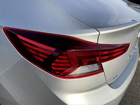 Used 2020 Hyundai Elantra SE image 30