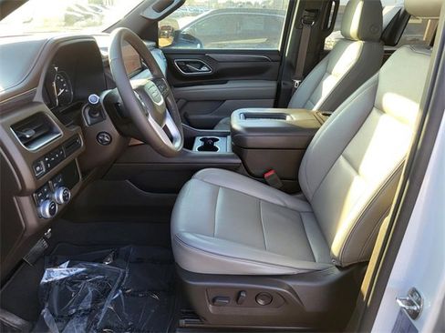 Used 2021 GMC Yukon XL SLT w/ SLT Premium Package image 24