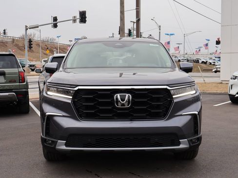 Certified 2025 Honda Pilot Elite image 2