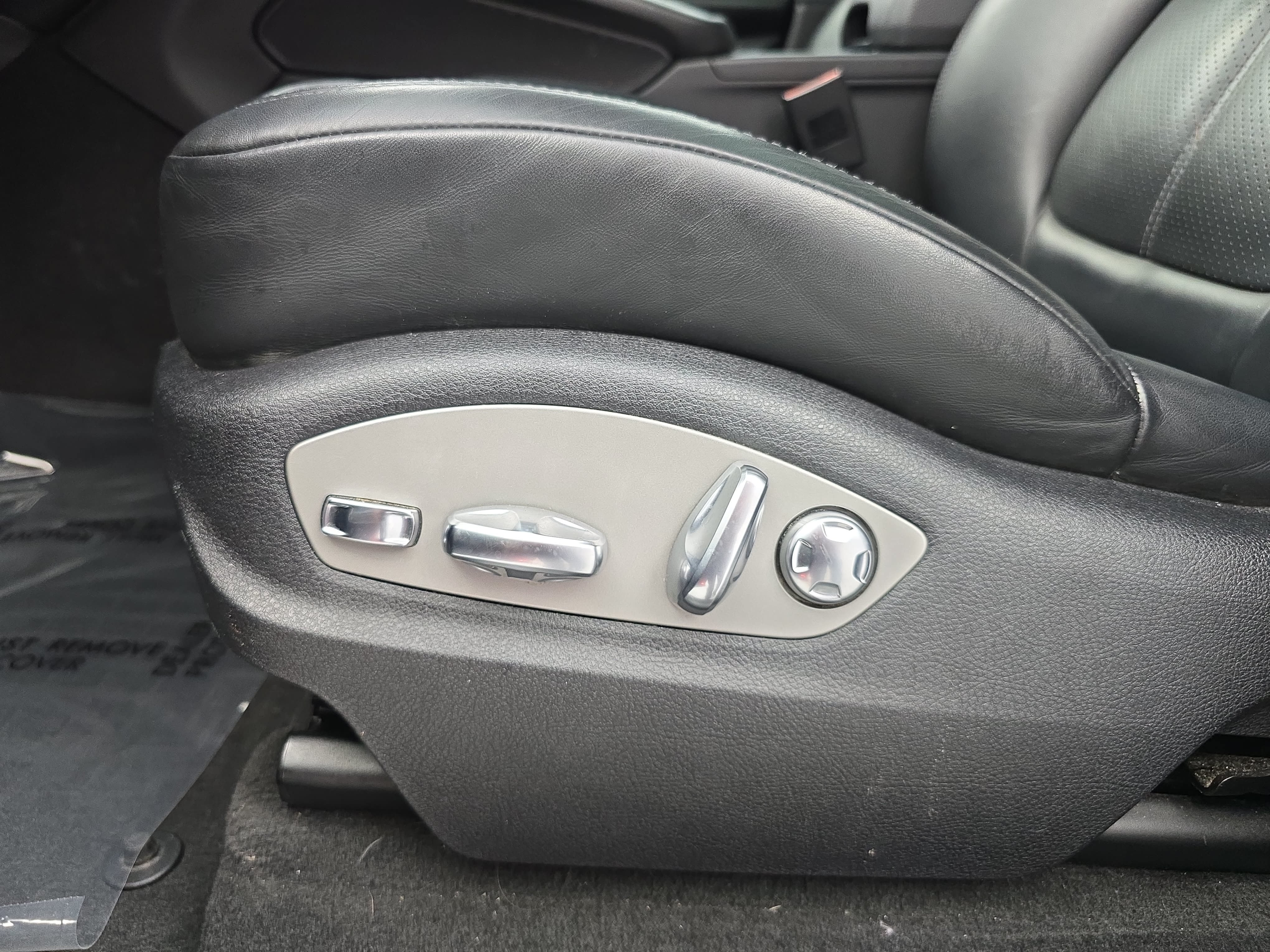 Used 2021 Porsche Macan AWD/4WD image 29