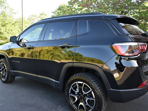 Used 2025 Jeep Compass Trailhawk w/ Sun & Sound Group AWD/4WD image 33