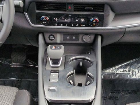 Certified 2026 Nissan Rogue SV FWD image 19