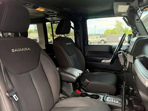 Used 2018 Jeep Wrangler Unlimited Sahara AWD/4WD image 25